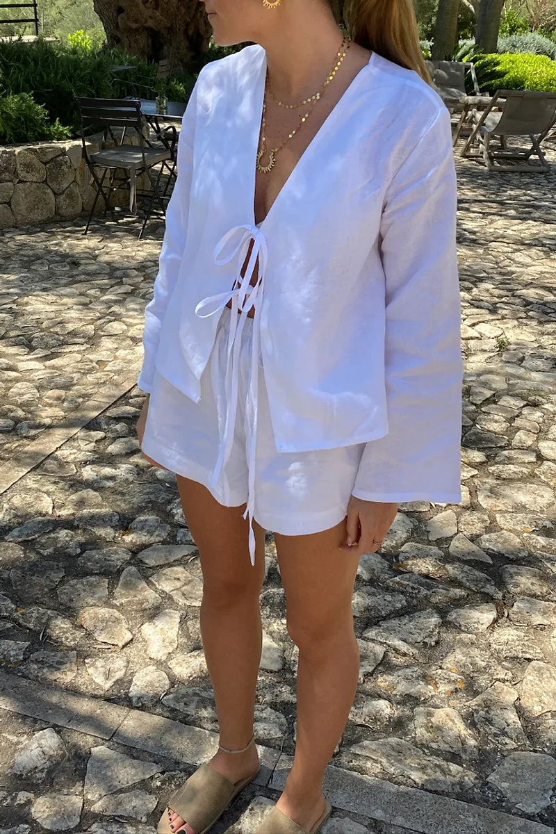 LIVIA – WEISSE BLUSE MIT SCHNÜRUNG UND KURZEN ÄRMELN 5