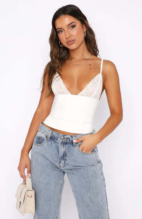 SOFIA – SPITZEN CROP TOP MIT SPAGHETTITRÄGERN IN SCHWARZ & WEISS 1