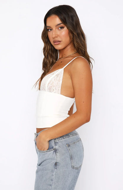 SOFIA – SPITZEN CROP TOP MIT SPAGHETTITRÄGERN IN SCHWARZ & WEISS 2