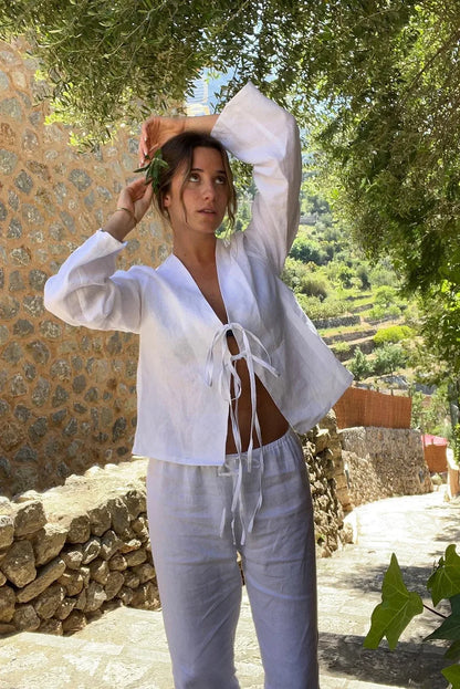 LIVIA – WEISSE BLUSE MIT SCHNÜRUNG UND KURZEN ÄRMELN 3