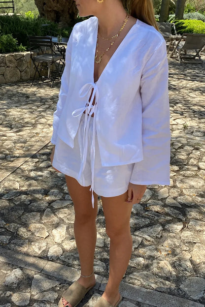 LIVIA – WEISSE BLUSE MIT SCHNÜRUNG UND KURZEN ÄRMELN 5