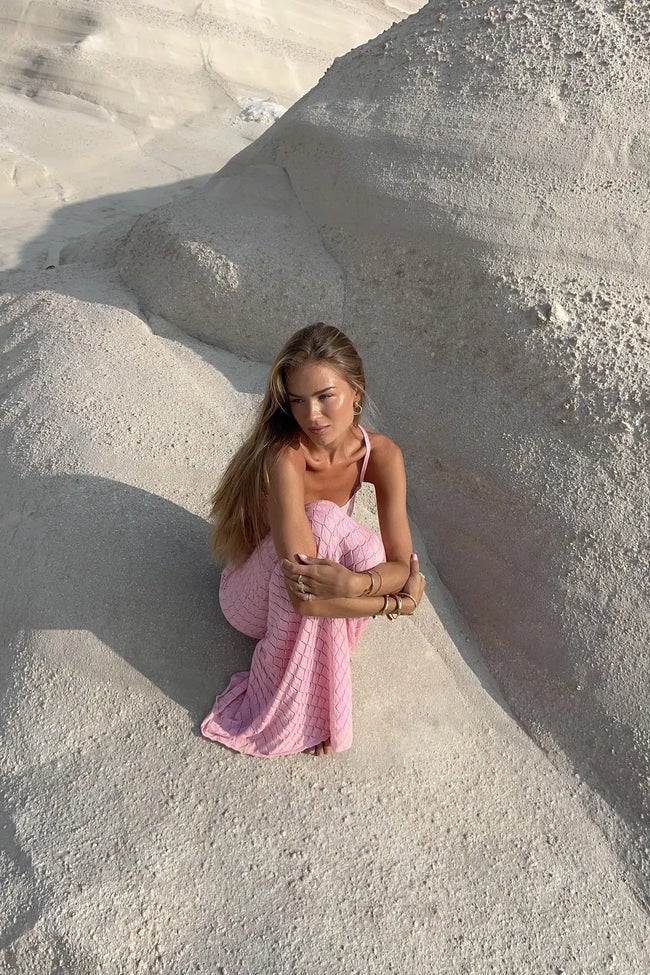 LIA – ZWEITEILIGES STRICKSET IN PINK MIT MAXIROCK UND ONE-SHOULDER-TOP 5