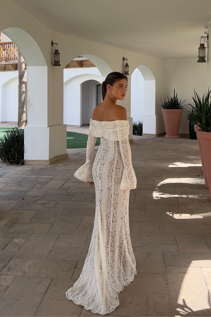 ELISA MAXIKLEID AUS SPITZE – SCHULTERFREI IN WEISS 2